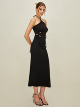 Rückenfreies Neckholder-Kleid mit Knoten
